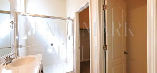 Building Photo - Beautiful 3 bedroom 2 bath plus 2 car garage in Damonte Ranch with New Carpet & Paint