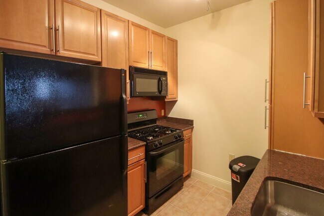 Building Photo - Bright & spacious 1Bd+ office alcove /1bth...