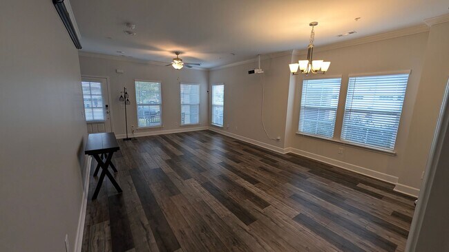 Building Photo - 531 Farmstead Ln