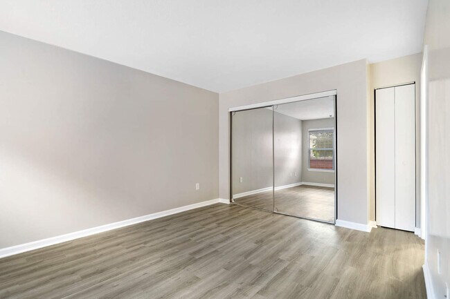 Building Photo - 1055 Crystal Way