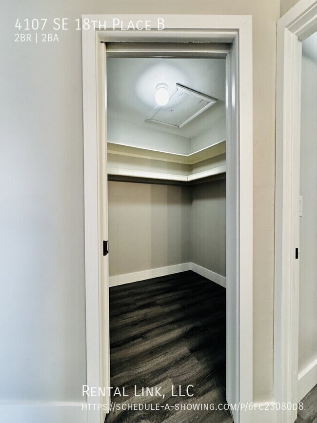 Building Photo - 4107 SE 18th Pl