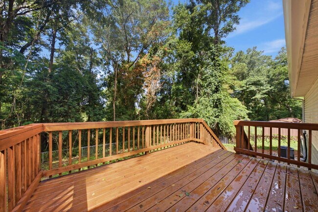 Building Photo - 3 Bedroom 2 Bathroom Single Family Home located in NW Tallahassee!