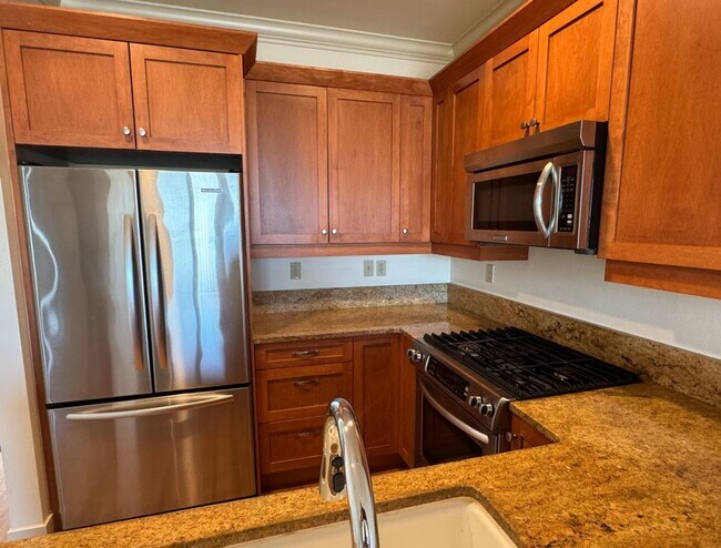 Building Photo - End Unit, 3 Bed, 2.5 Bath PLUS Bonus Room, Anacortes