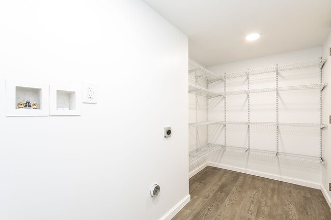 Building Photo - 400 W Bridge St