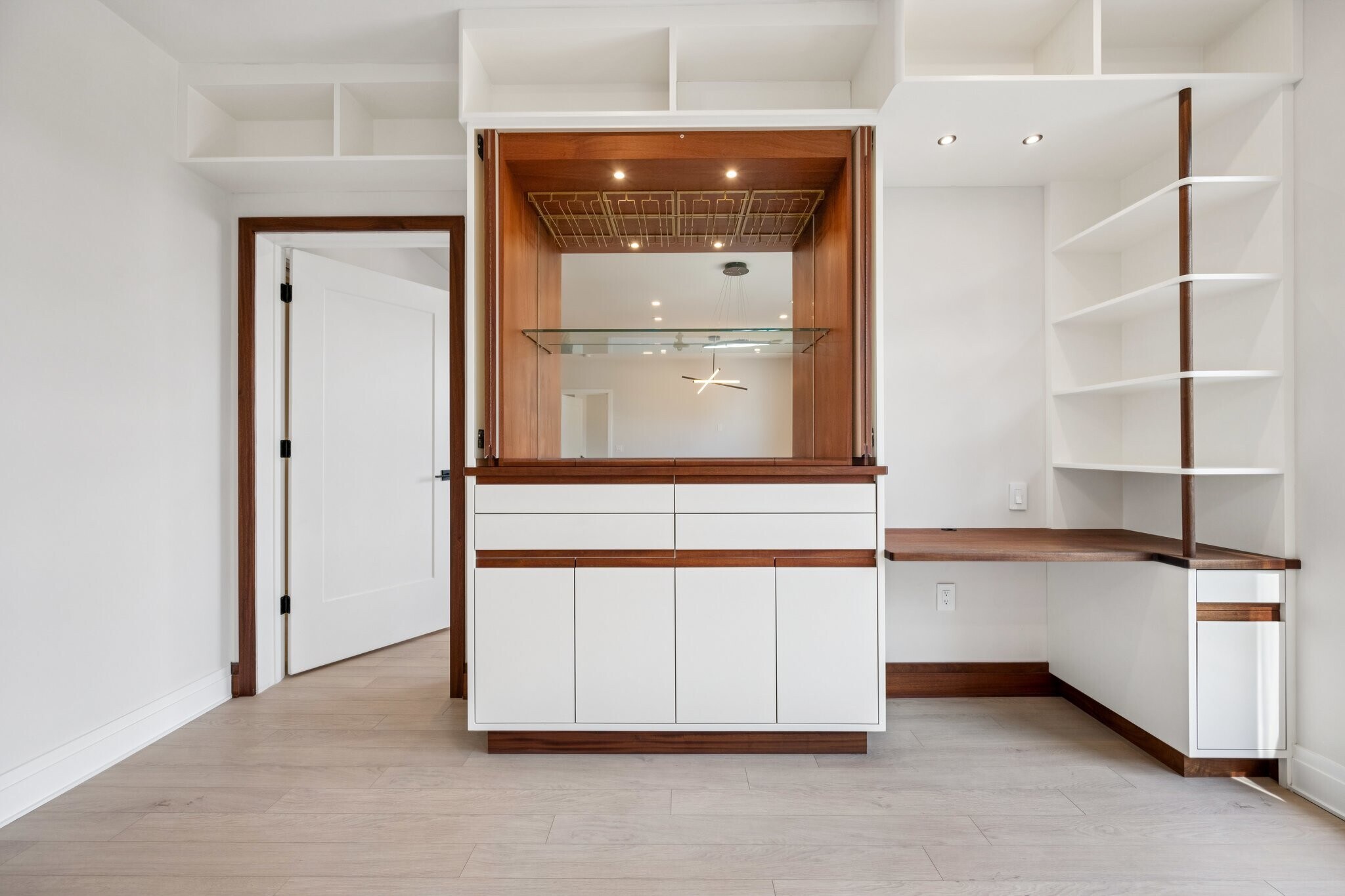 Building Photo - 900 11th St SE