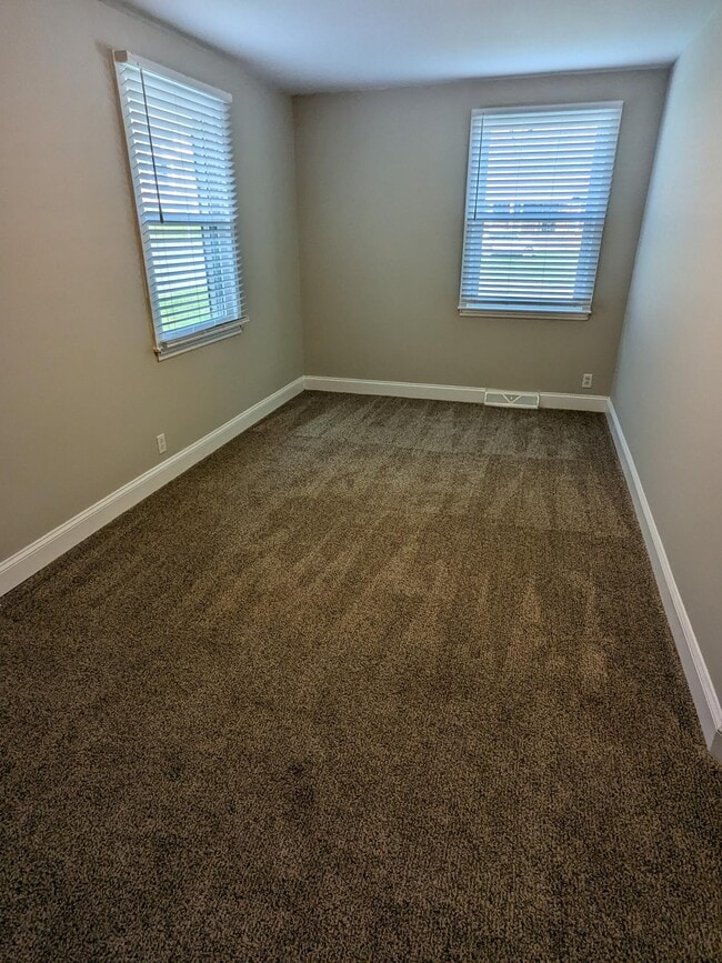 Building Photo - 3253 Niagara Dr