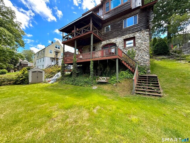 Building Photo - 116 River Rd