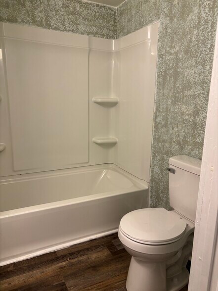 Bath - 2307 8th Ave