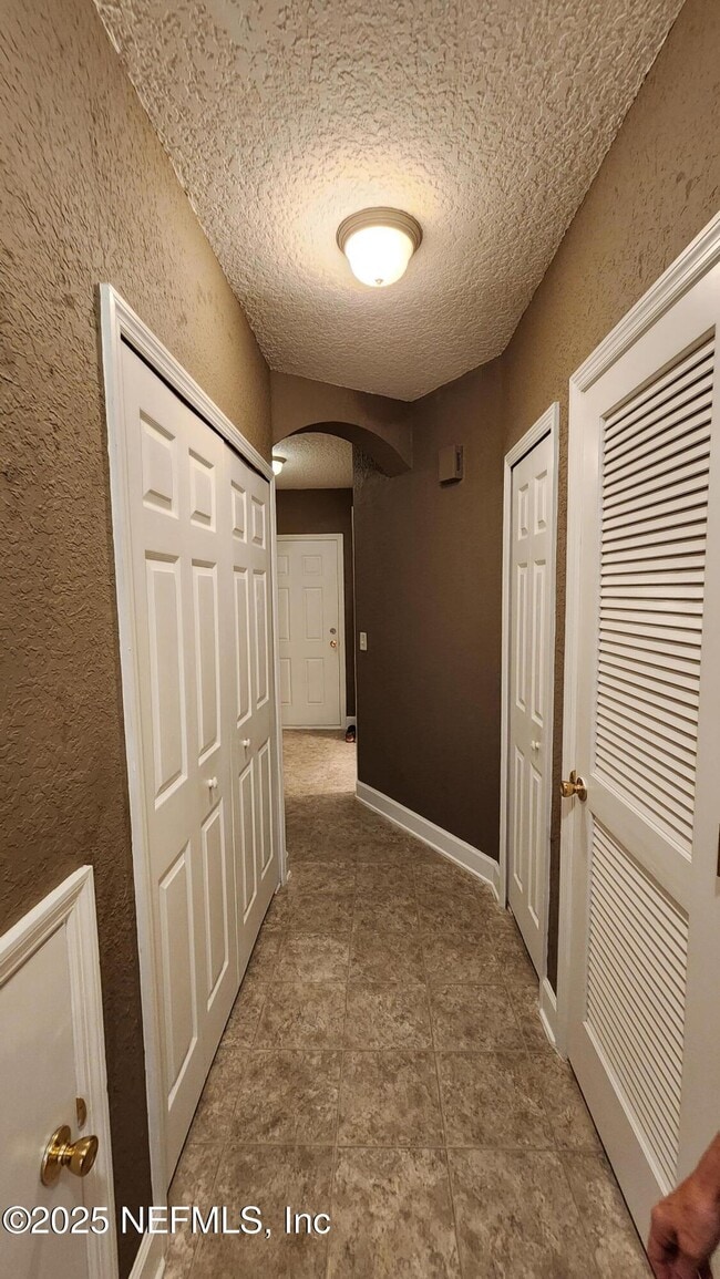 Building Photo - 1823 Lago Del Sur Drive