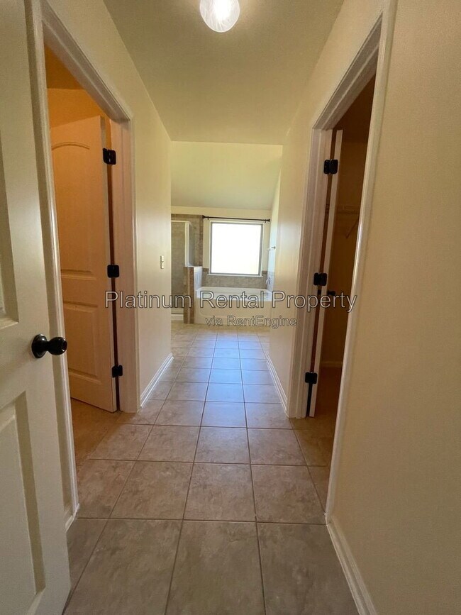 Building Photo - 516 Sunset St