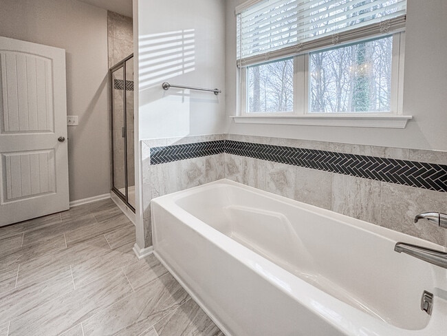 Building Photo - RENOVATED 4 BEDROOM/3 BATH IN VIRGINIA BEACH! READY FOR RENT!!