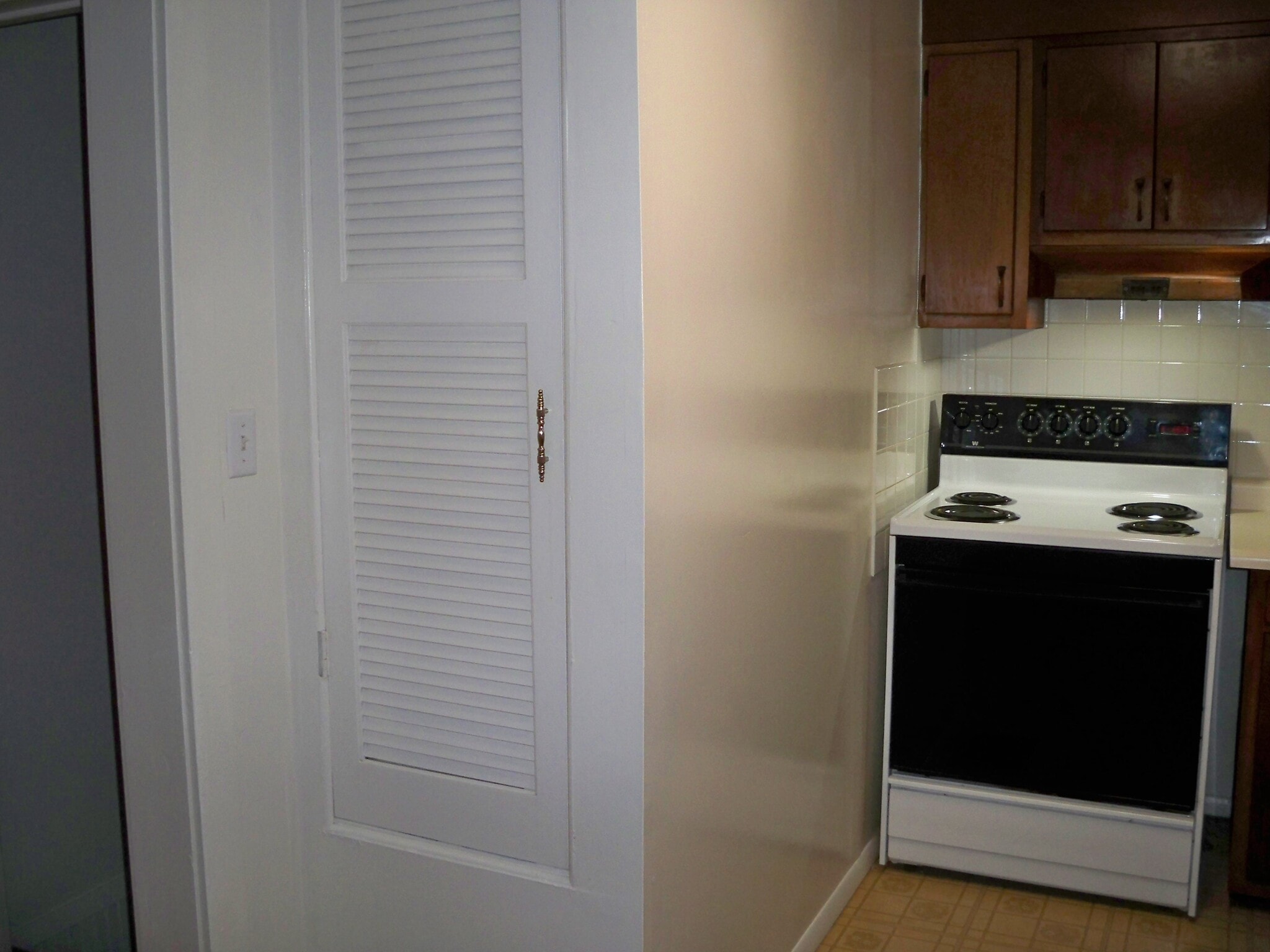 Building Photo - 1501 W Iles Ave