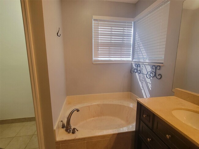 Building Photo - 1505 Harbour Side Dr