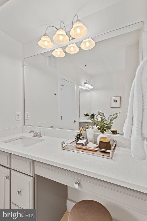 Building Photo - 44742 Tiverton Sq