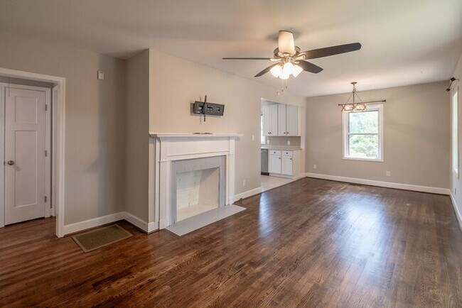 Building Photo - Charming Renovated 2BR Home in Revolution Park – Minutes from Uptown Charlotte!