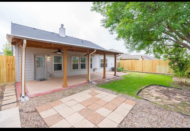Building Photo - 3223 Legends Creek Dr