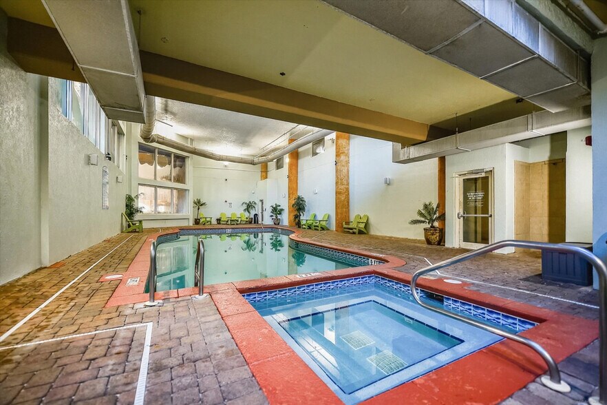 Building Photo - 9900 S Thomas Dr