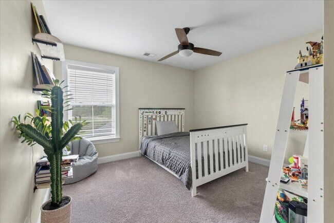 Building Photo - Show stopping 5 bed/3 bath rental in the h...