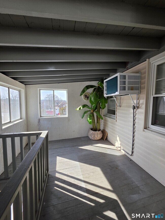 Building Photo - 396 W Main St