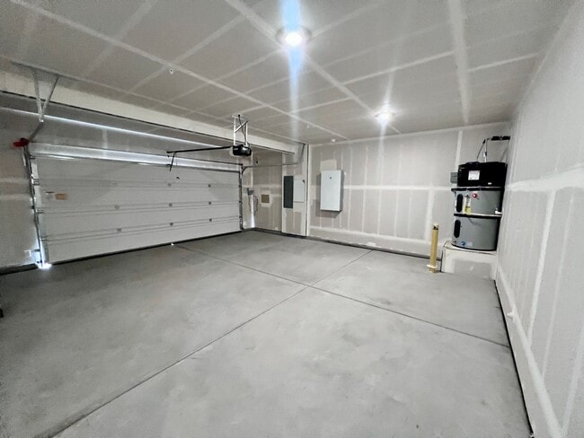 Building Photo - $3195.00 Ashlan & Highland, 5 Bedroom House - Buckingham Ave, Clovis - Solar Panels