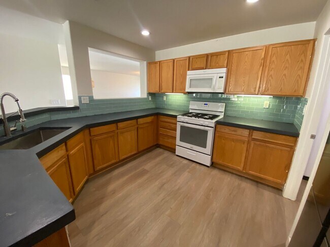 Building Photo - 36645 Quito Way