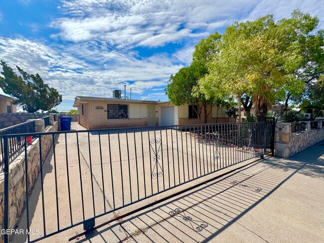 Building Photo - 9928 Acer Ave