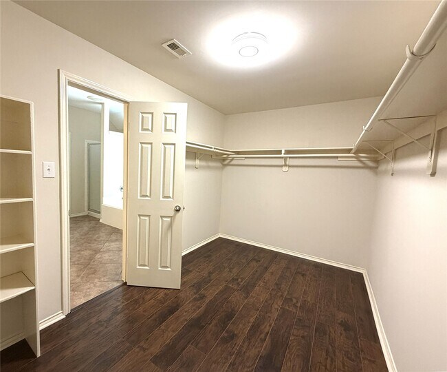 Building Photo - 1707 Magnolia Lake Ln
