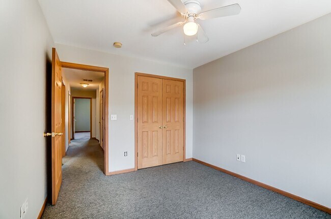Building Photo - 1115 N Byrne Rd