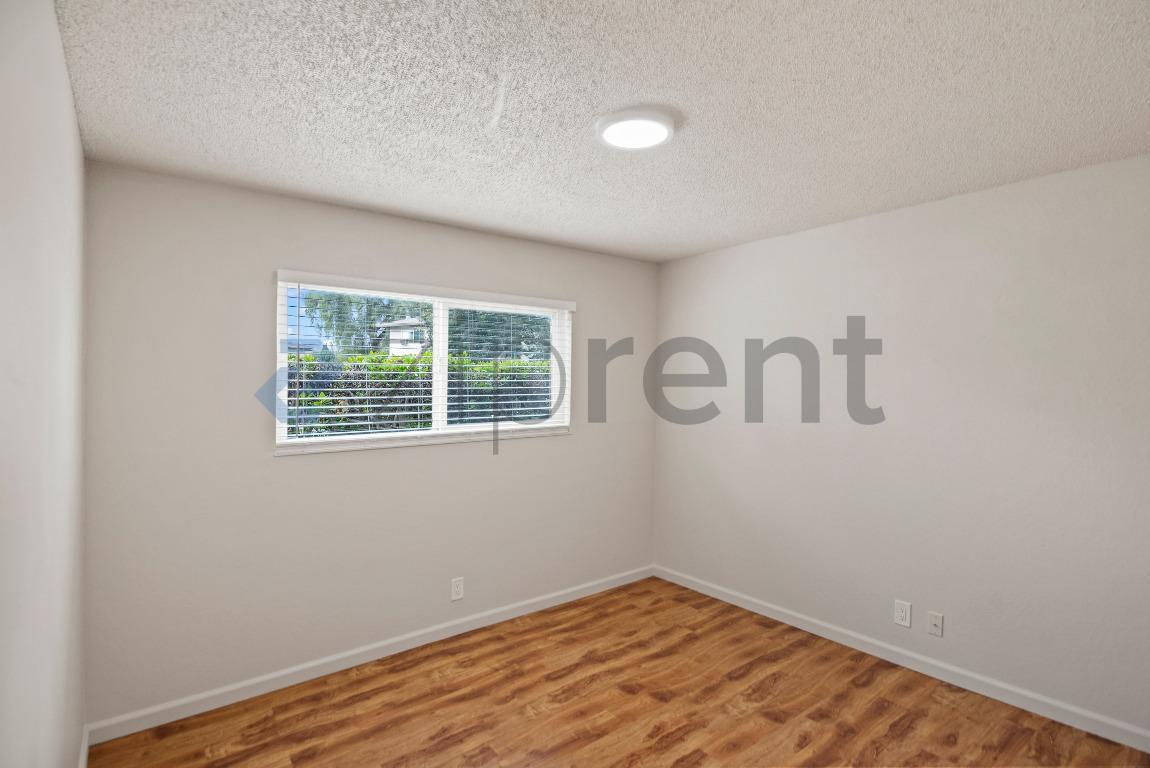 Building Photo - 1371 Vía Dondera