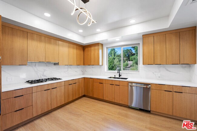 Building Photo - 24228 Dry Canyon Cold Creek Rd