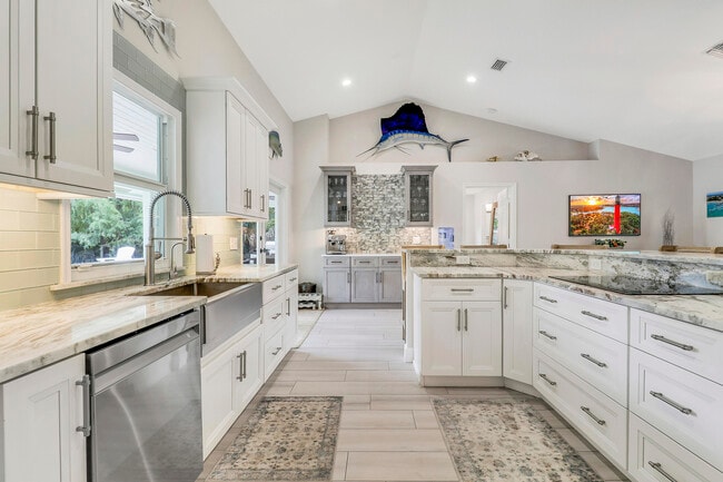 Building Photo - 15866 Alexander Run