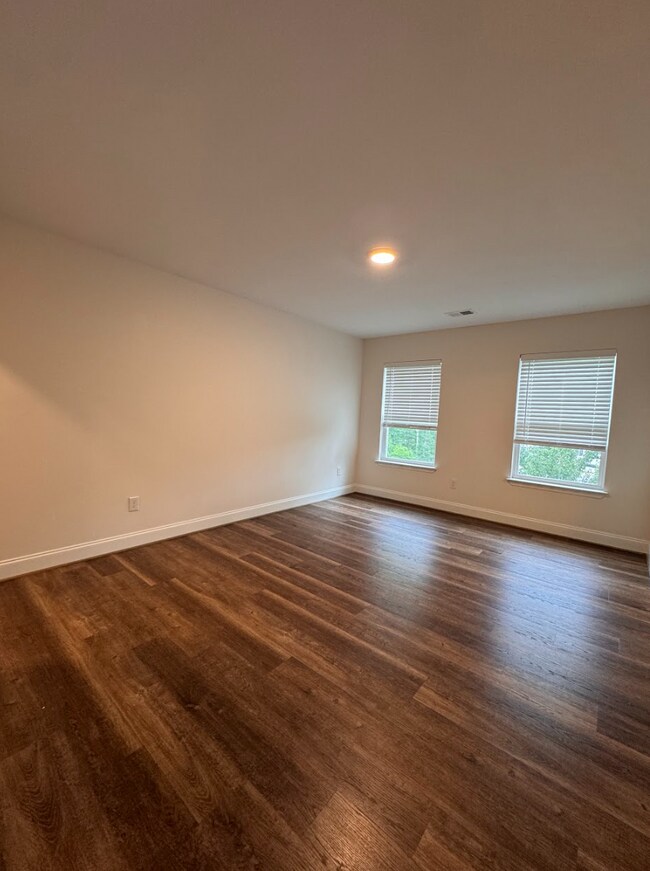 Building Photo - STOP SCROLLING! YOUR NEXT HOME IS HERE!