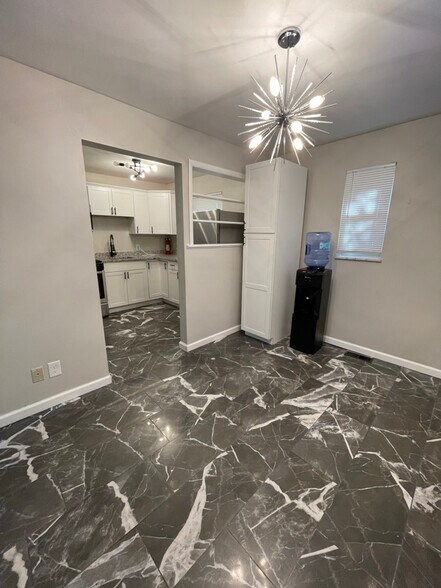 Building Photo - 7901 Camargo Rd