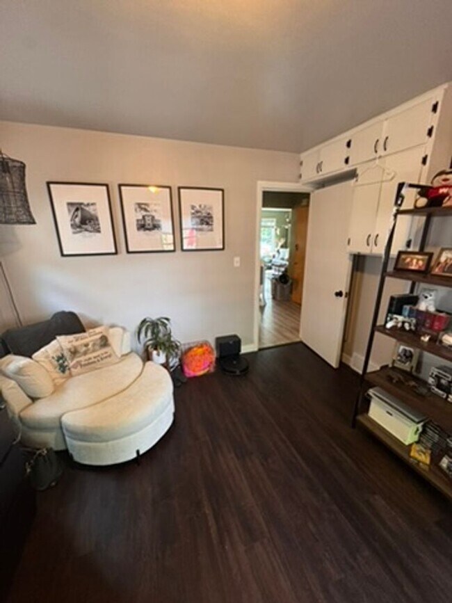 Building Photo - AVAILABLE SEPTEMBER 1: Updated 4-bedroom single family home on a quiet block- with 2 kitchens, 2 ...