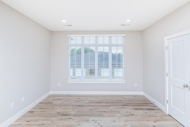 Building Photo - 32 Blue Ridge Rd