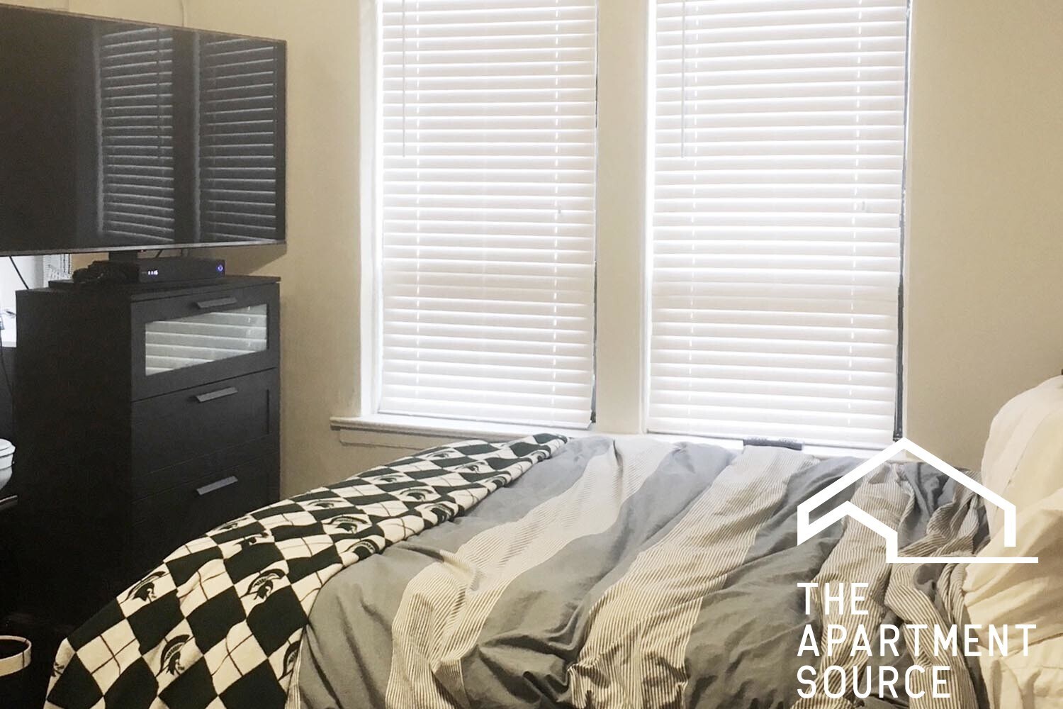 Building Photo - 3345 N Marshfield Ave