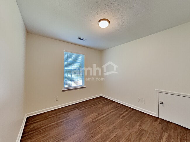 Building Photo - 817 Laramie Ct