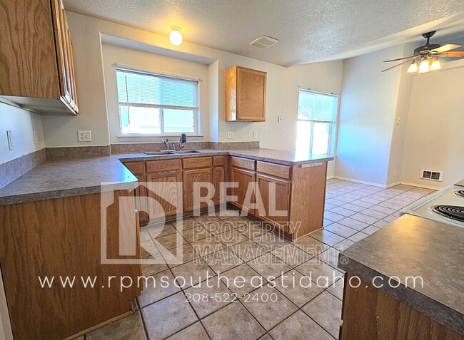 Building Photo - Spacious & Updated 2 Bedroom, 2 Bathroom Twin Home in Ammon with Garage, Fenced Backyard, and Hoo...