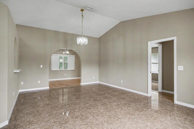 Building Photo - Charming Rental on Quiet Cul-de-Sac!