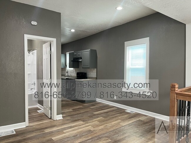 Building Photo - Updated NE Home! Section 8 READY!