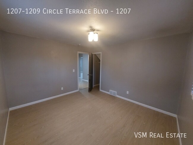 Building Photo - Available NOW! Upper Level 4 Bed / 2 Bath ...