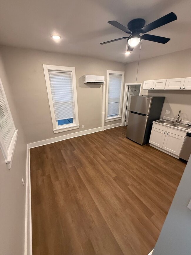 Building Photo - 622 7th St