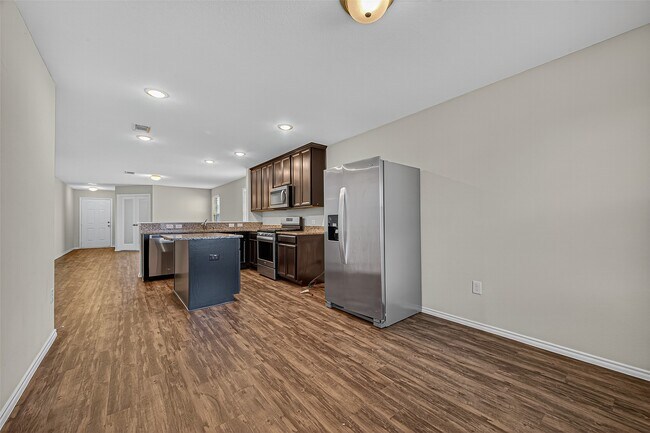 Building Photo - 1830 Cormorant Cres