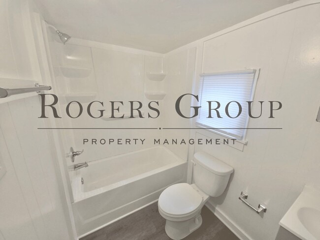 Building Photo - 305 Perry St