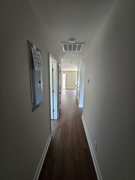 Building Photo - 302 Hawaii Ave