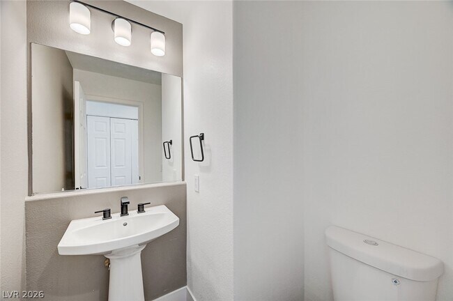 Building Photo - 242 Farlin Cir