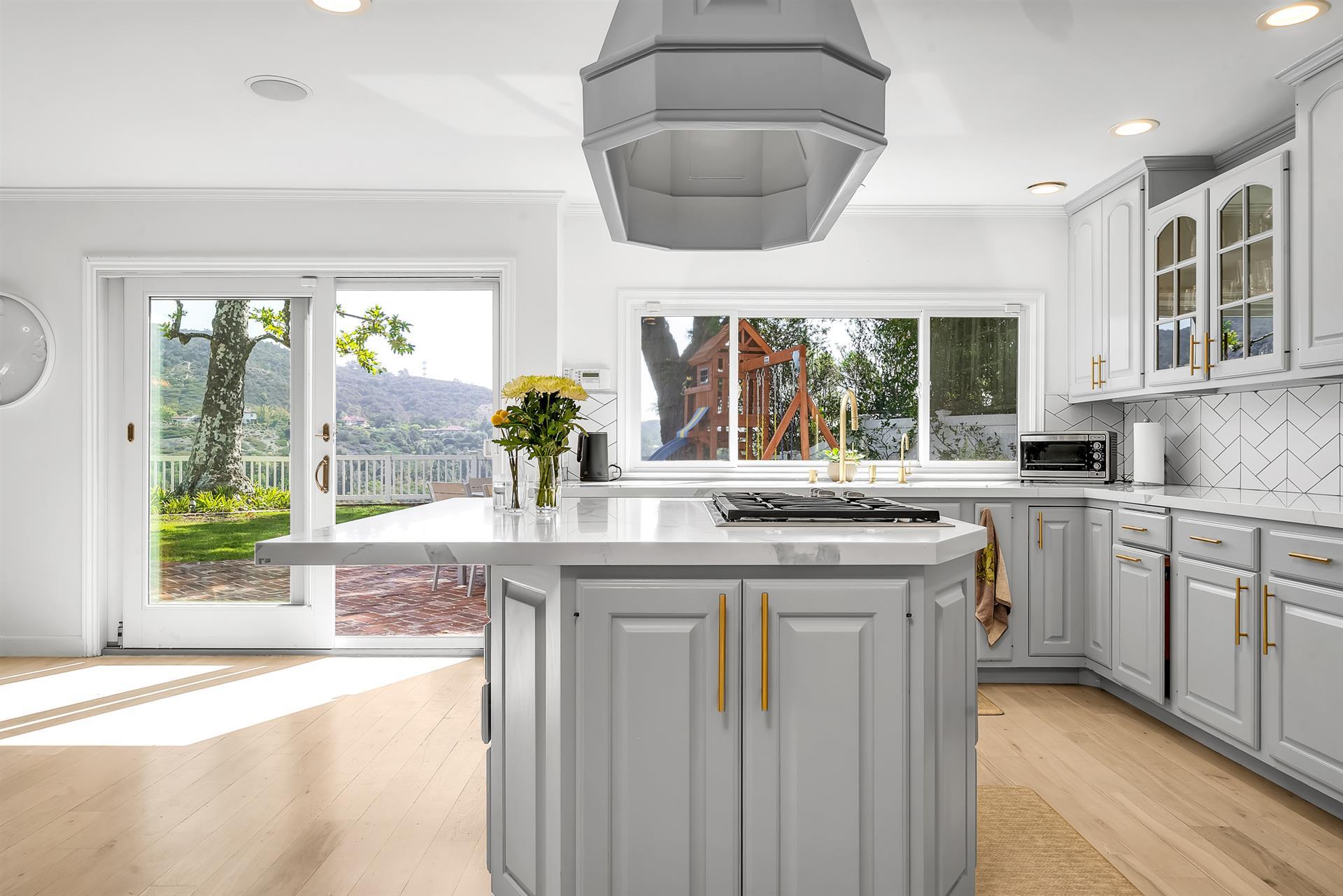 Building Photo - 2324 Banyan Dr