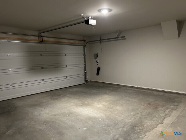 Building Photo - 1319 Iron Horse Dr