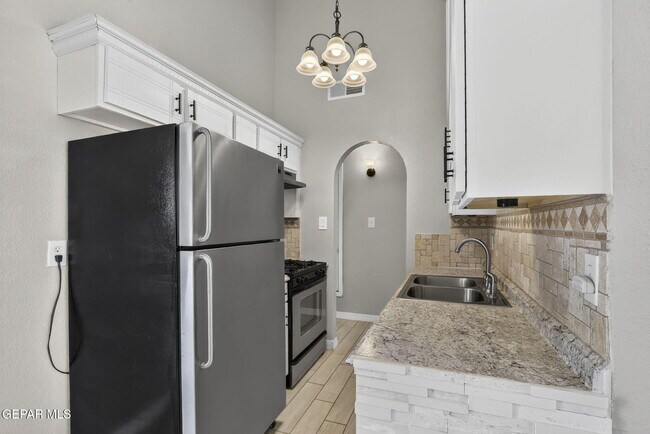 Building Photo - 9128 Bur Oak Cir