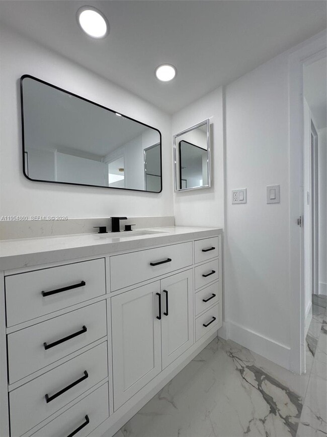 Building Photo - 3675 N Country Club Dr